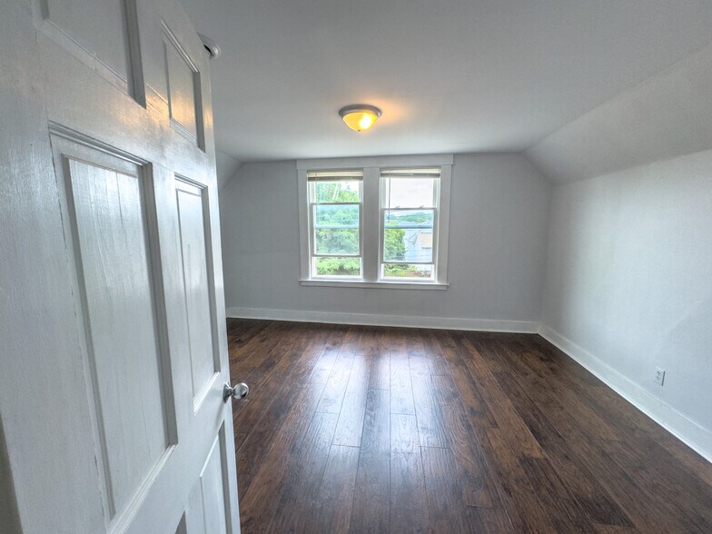 Building Photo - 255 County St