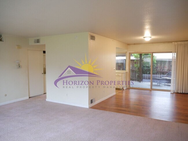 Building Photo - 3 Bed 2.5 Bath 1,380 sqft Townhome in Carmichael