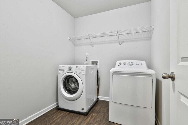 Building Photo - 240 Stillwood Dr