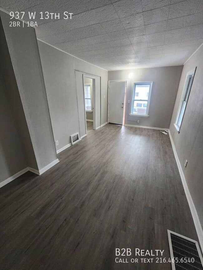 Building Photo - 937 W 13th St