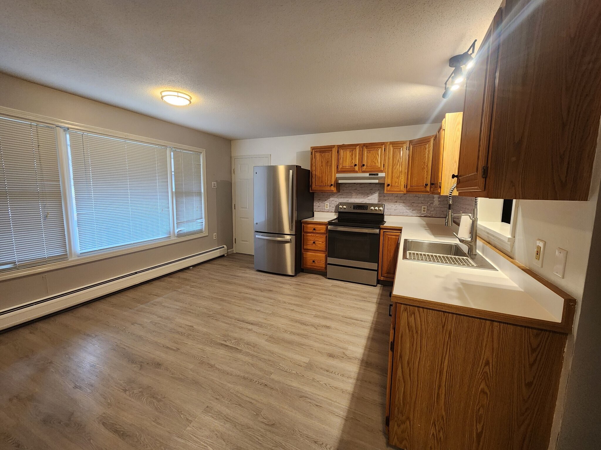 Building Photo - 205 Forest Dr