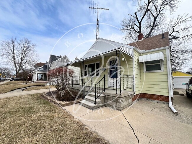 Building Photo - West Toledo 3-Bedroom Gem on Kingsbury Avenue - Cozy Comfort in Toledo!" Available December 10