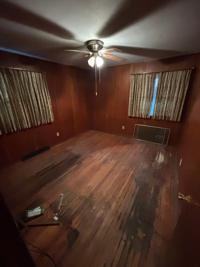 Building Photo - 2221 Shelly Dr