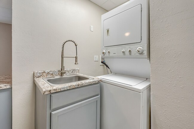 Building Photo - Private Walkout Basement Unit Overlooking ...