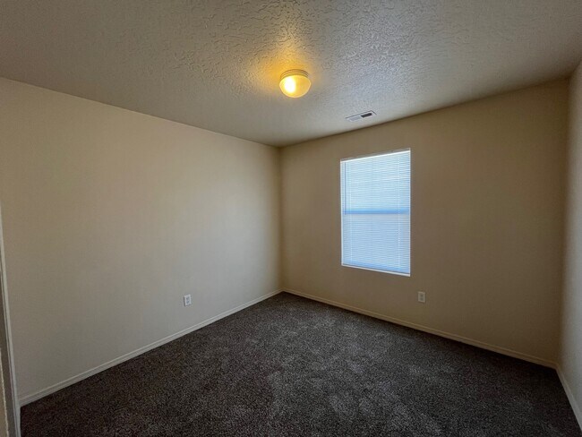 Building Photo - 12873 Alicia St
