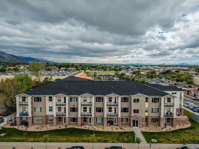 Building Photo - First  Month Rent FREE