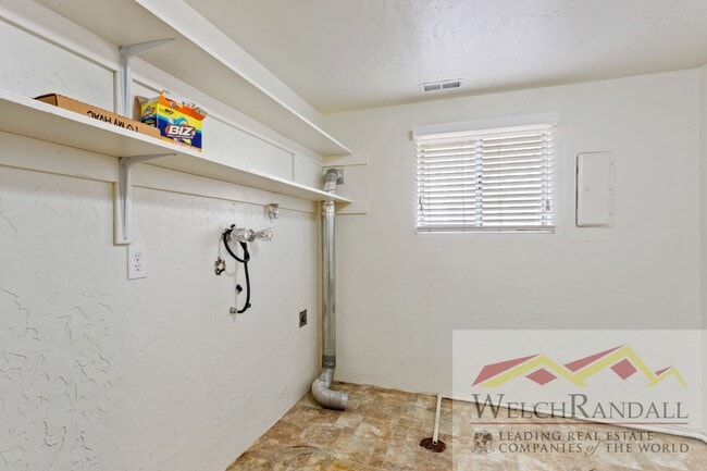 Building Photo - Elegant Layton Home Offering Space, Style,...