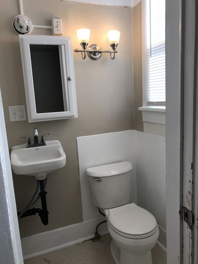 Building Photo - BEL250