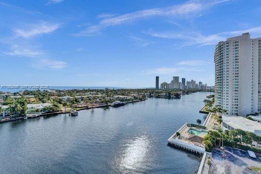 Building Photo - 20515 E Country Club Dr