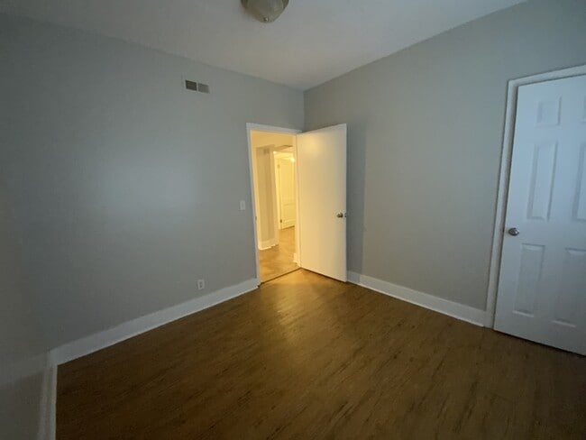 Building Photo - 208 3rd Ave SW
