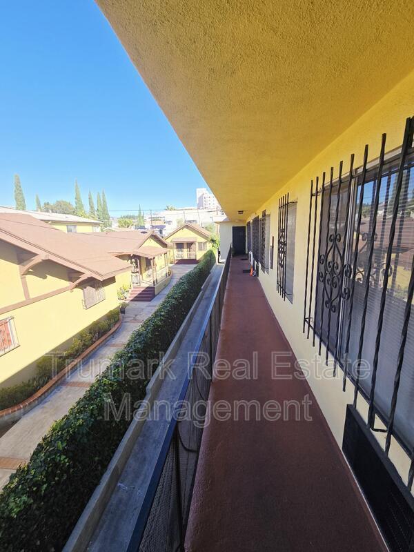 Building Photo - 4619 Lexington Ave