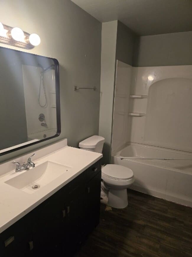 Building Photo - 524 3rd St