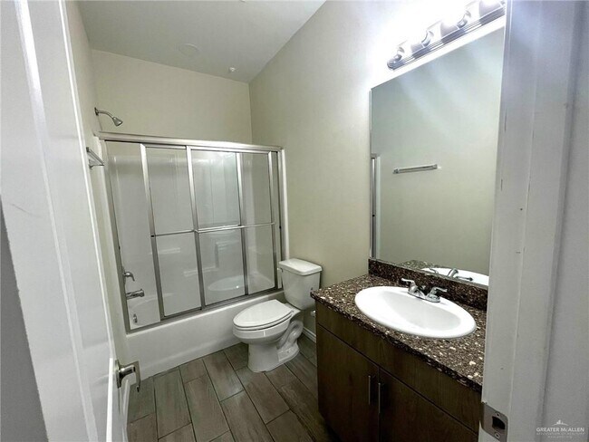 Building Photo - 5007 N Hiawatha Dr