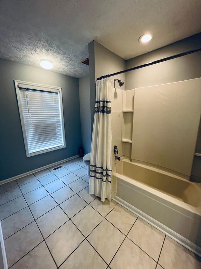 Building Photo - Donahue Crossing Condos, Unit 403