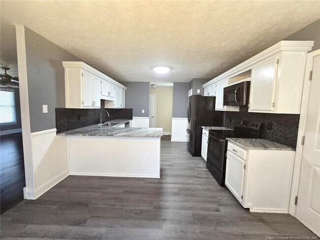 Building Photo - 5544 Bear Creek Cir