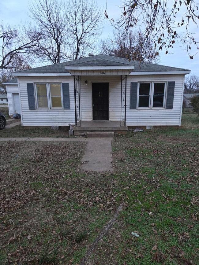 Building Photo - 1216 N 6th St