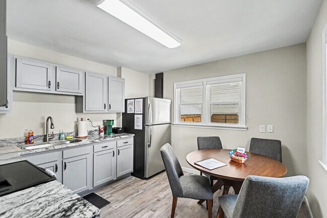 Building Photo - Short Term Furnished Rental