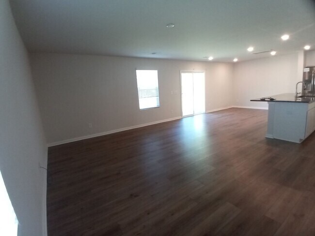 Building Photo - 70 Parkwood Ct
