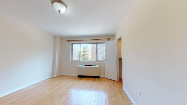 Building Photo - 3900 Tunlaw Rd NW