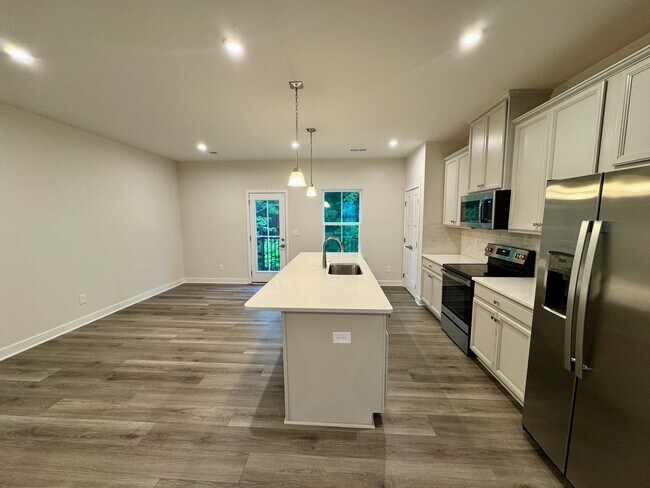 Building Photo - Modern Townhome in Stone Creek Townhomes