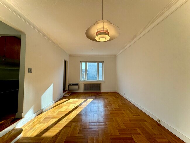 Building Photo - 255 W 23rd St