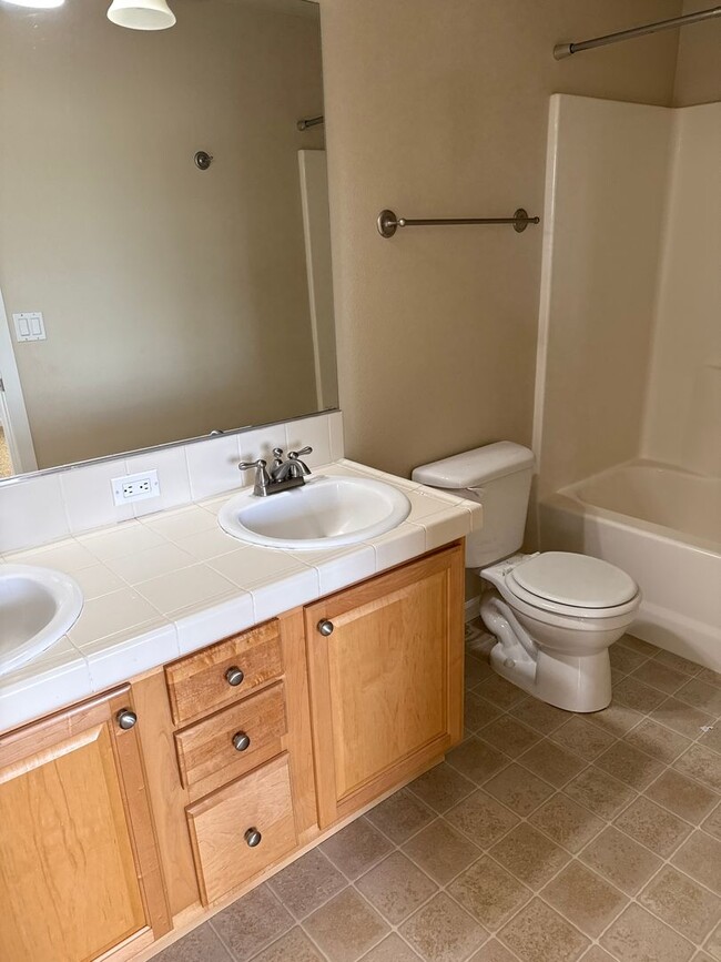 Building Photo - DOG CONSIDERED!! 3 Bdrm House, Gas Heat/Fi...