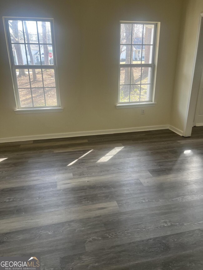 Building Photo - 8606 Foxridge Dr