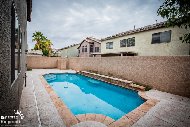 Building Photo - Spacious Home with Casita, Pool & Prime Las Vegas Location!