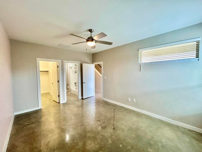 Building Photo - 2204 Lola Ct