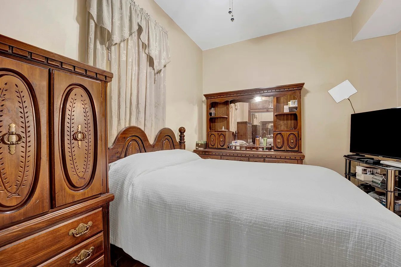 Building Photo - 4143 W Roscoe St