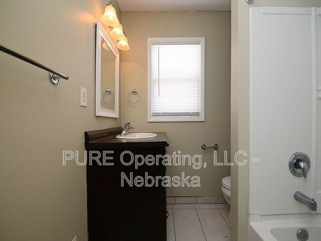 Building Photo - 5156 Pierce St