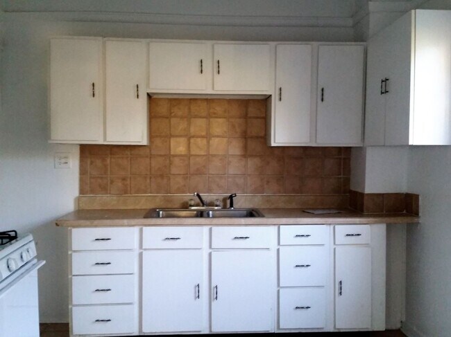 Building Photo - 3 br, 3 bath House - 750 VERNON STREET