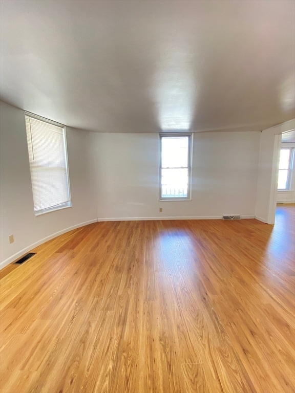 Building Photo - 31 Oakwood Ave