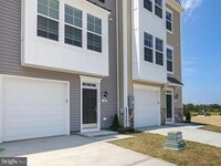 Building Photo - 102 Metcalf Terrace