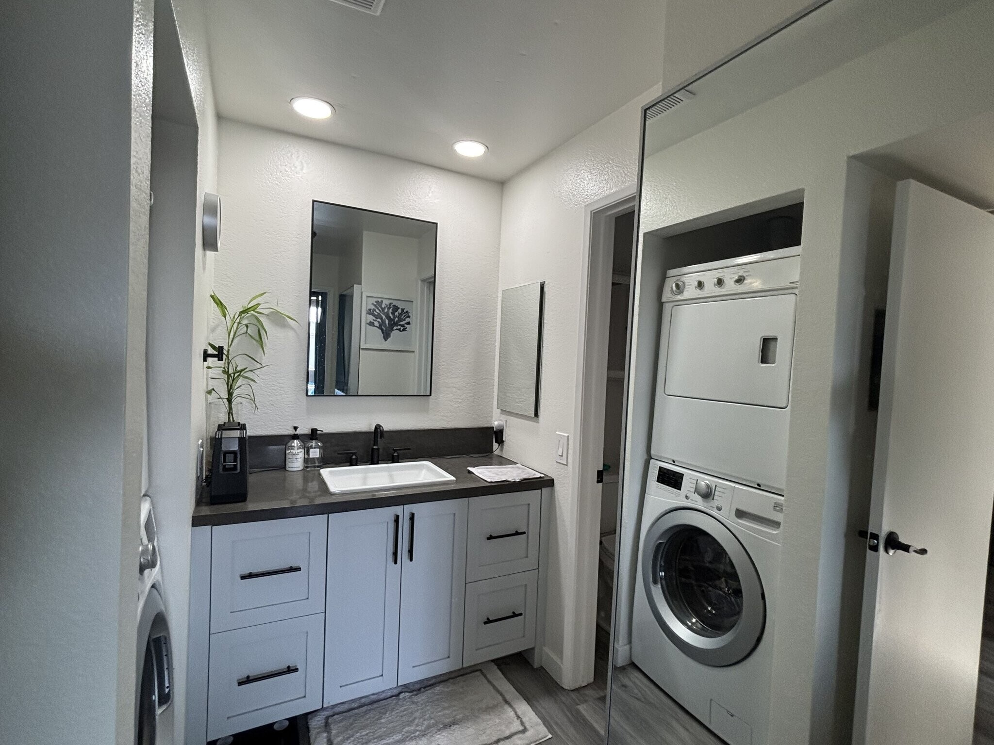 Building Photo - 4435 Nobel Dr