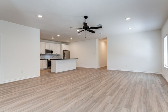 Building Photo - 3 Bedroom Townhome in Escondido - Frenship...