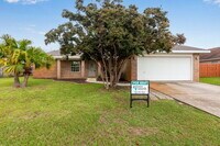 Building Photo - 210 S Shore Dr