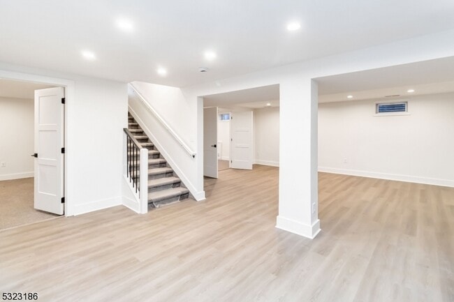 Building Photo - 140 Washington St