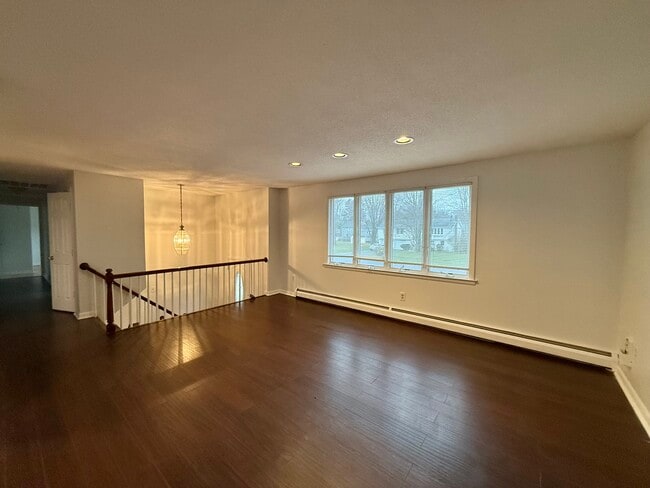 Building Photo - 123 Worthington Rd