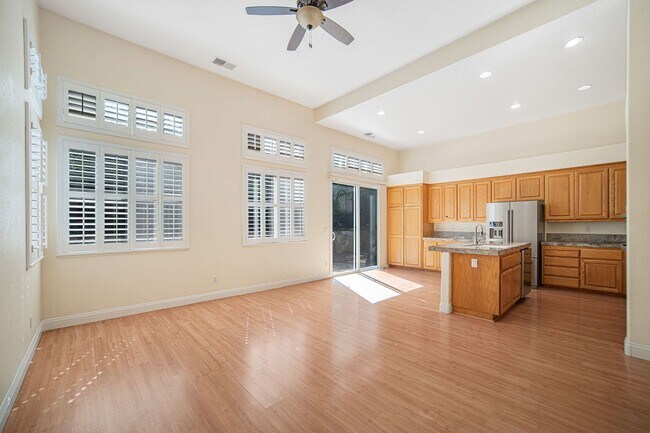 Building Photo - Highly Desirable Executive Home: 4 Bedrooms, 3 Bathrooms of Luxury Living