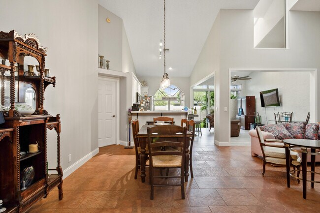 Building Photo - 202 Sabal Palm Ln