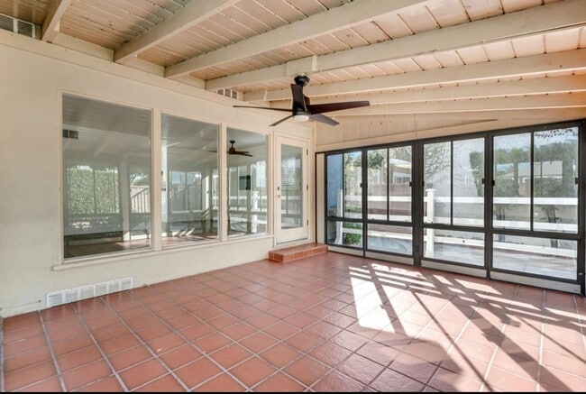 Building Photo - Gorgeous Remodeled 3 Bedroom 2 Bath Pool H...