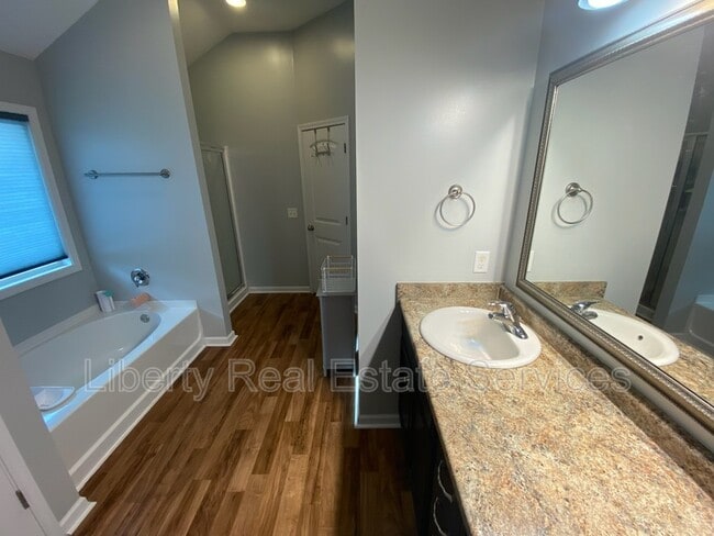 Building Photo - 162 Carriage Way