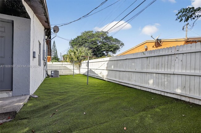 Building Photo - 708 SW 10th St