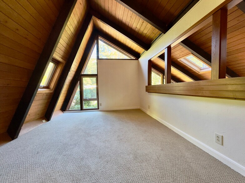 Building Photo - 6583 Valley View Rd