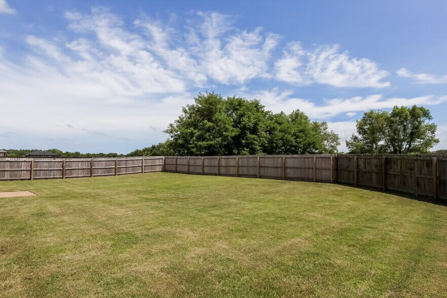 Building Photo - 170 Misty Fields Rd