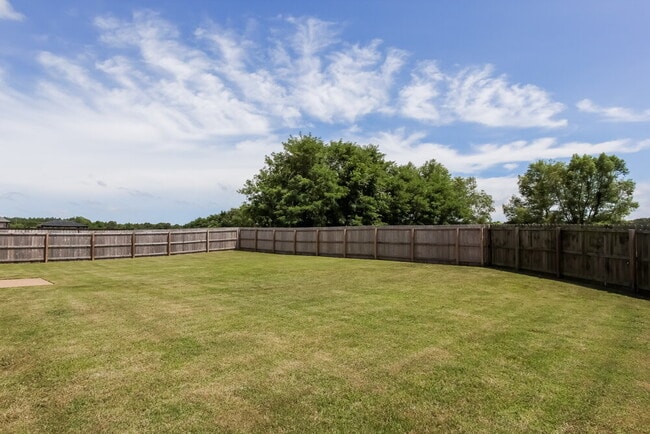 Building Photo - 170 Misty Fields Rd