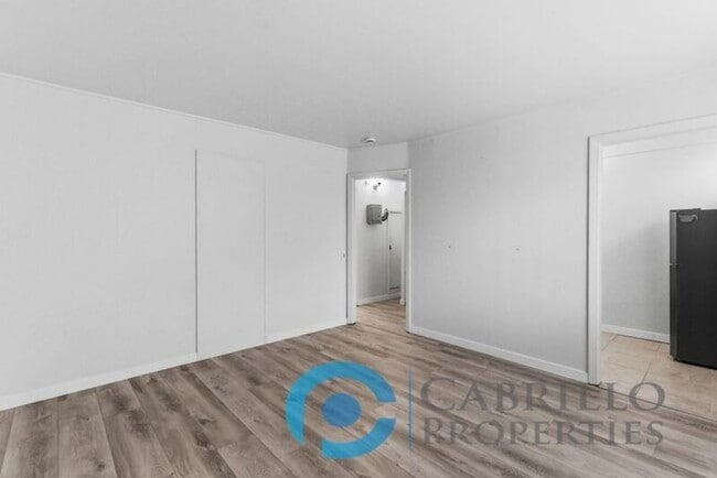 Building Photo - 519 Pitta St