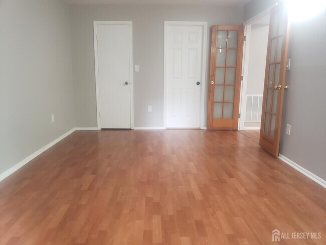 Building Photo - 5032 Beech Ct