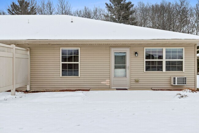 Building Photo - 363 Meadow View Rd